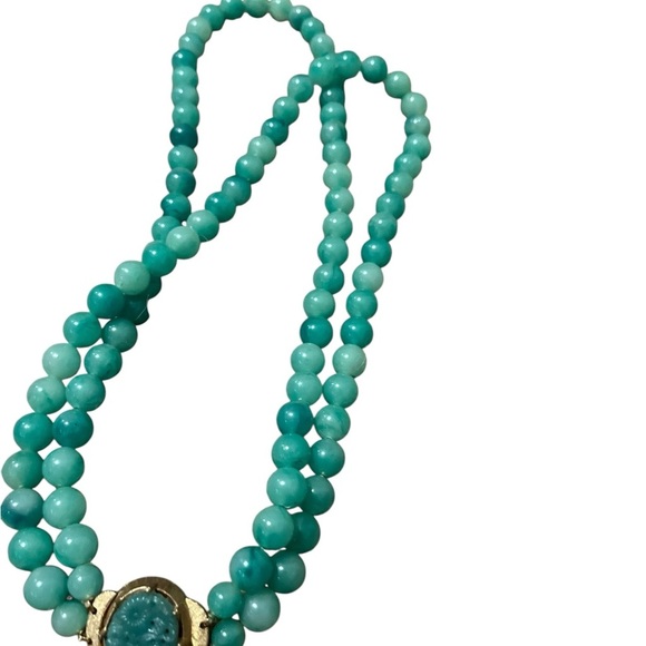 Mid Century Elegant Green Beaded Necklace& Green Glass stone - Picture 6 of 6